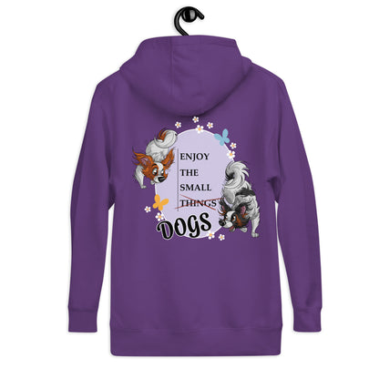 Unisex-Kapuzenpullover "Enjoy the small things - Dogs"

Der Kapuzenpullover zeigt ein farbenfrohe Illustration mit niedlichen Hunden in verschiedenen Rassen. Der Spruch "Enjoy the small things - Dogs" unterstreicht die Freude, die Hunde im Alltag bereiten können. Der lila Pullover ist ein sportlich-eleganter Hingucker für Hundeliebhaber.