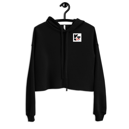 Modischer schwarzer Crop-Hoodie "Tunnelrumps" der Marke Klexgetier, präsentiert auf einem Kleiderbügel vor dunklem Hintergrund.